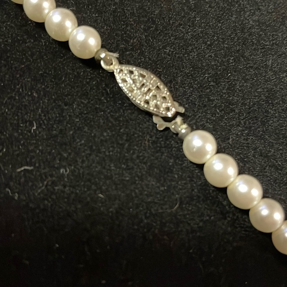 Vintage Pearl Necklace silver rhinestone & pearl pendant - Picture 4 of 7